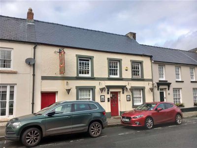 PEMBROKESHIRE - WELL KNOWN TRADITIONAL REAL ALE and CIDER PUB IN BUSY MARKET TOWN