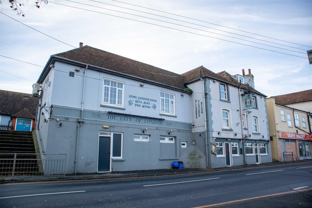 KENT - BEACHSIDE PUB CLOSE TO AMUSEMENTS